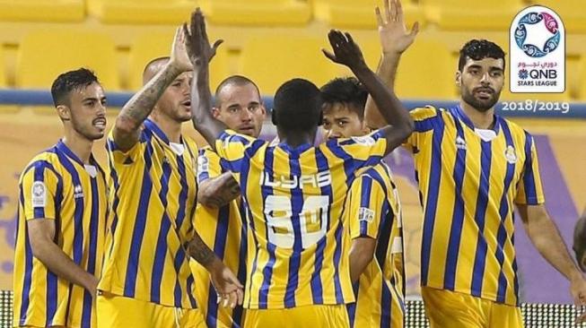 Wesley Sneijder dan Andri Syahputra bersama skuat Al-Gharafa. (Instagram/@Qsl)