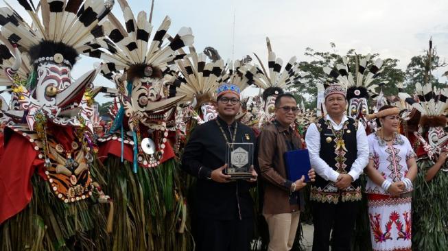 2 Ribu Lebih Penari Hudoq di Mahakam Ulu Masuk Rekor MURI