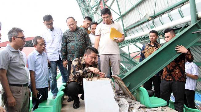 JSC Palembang rusak diterpa angin kencang, Sabtu (27/10/2018). (SUARA.com/Andhiko Tungga Alam)