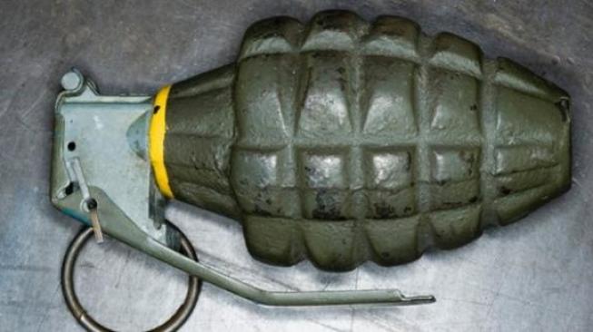 Gali Tanah Cari Cacing, Anang dan Sabri Temukan Granat