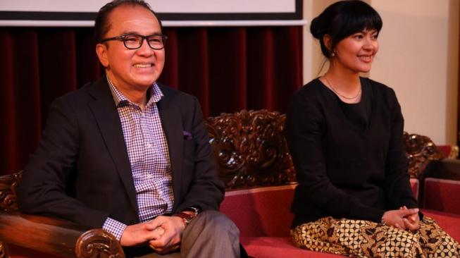 Lola Amaria bersama Dubes Indonesia untuk Selandia Baru, Tantowi Yahya. (dokumentasi pribadi Lola Amaria)