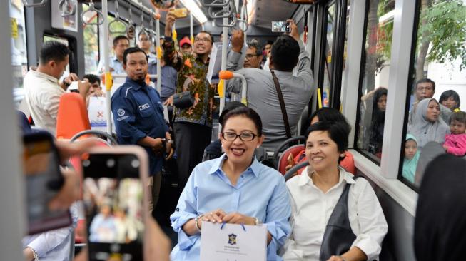 Kunjungan United Nations Environment Programme (UNEP) untuk meninjau pengelolaan sampah di Surabaya, Minggu (28/10/2018). (Dok: KLHK)