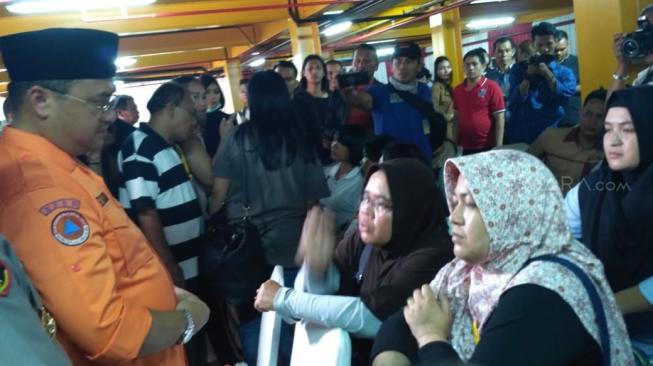 Keluarga Korban Lion Air Nangis Saat Ditemui Gubernur Babel