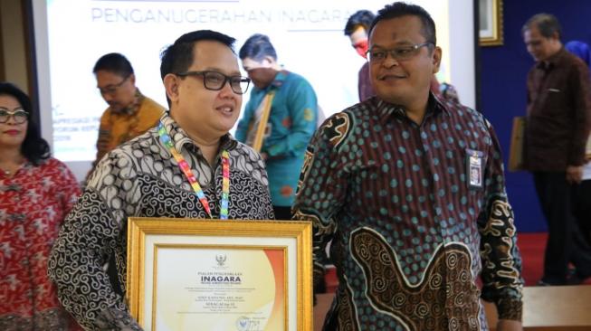 Kepala Biro Perencanaan Kemensos Terima Top 10 Inagara Award 2018