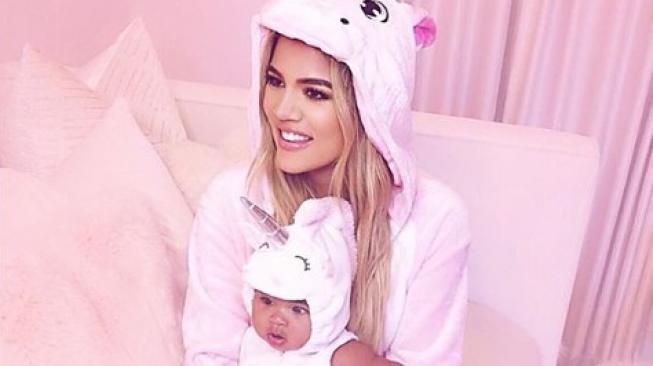 Lucunya Baby True Rayakan Halloween Pertama Bersama Khloe Kardashian. (Khloe Kardashian)