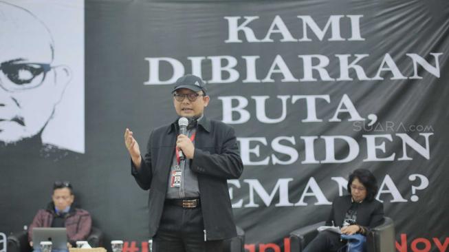 Penyidik KPK Novel Baswedan menyampaikan paparan saat diskusi di Gedung KPK, Jakarta, Kamis (1/11). (Suara.com/Fakhri Hermansyah)