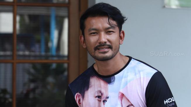 Ini Alasan Rio Dewanto Tak Pernah Dampingi Ratna Sarumpaet di Pengadilan