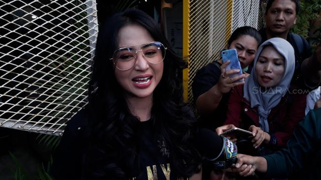 Murka, Dewi Perssik Cari Fans Lesti Kejora yang Hina Dirinya Pelacur