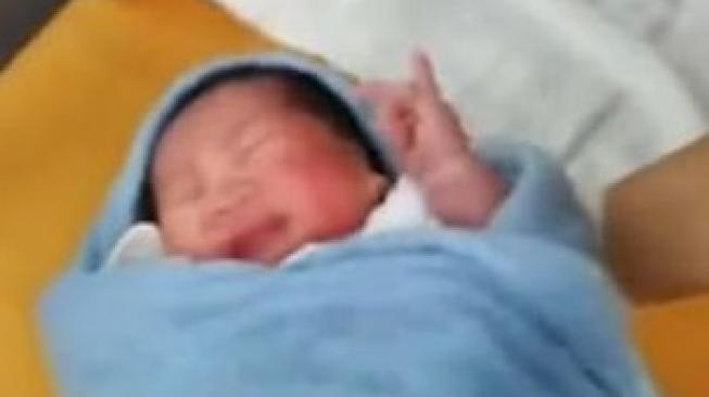 Bayi di Tiongkok dibuang sang ayah [asiaone]