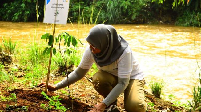 RiverAdoption Mapala UI Jalankan Program di Sungai Ciliwung