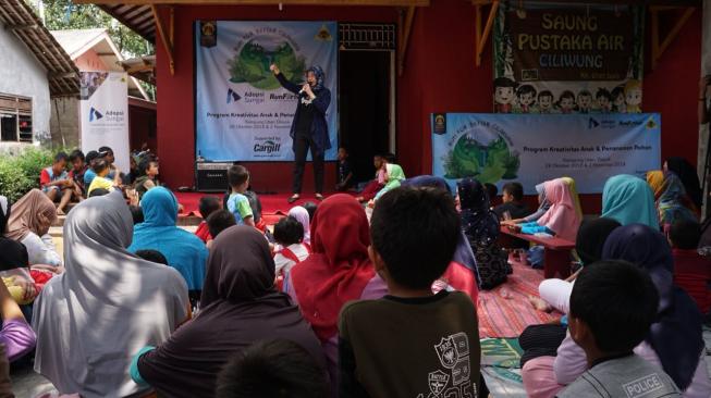 RiverAdoption yang digagas Mapala UI sukses melakukan program perdana di Kampung Utan Jaya, Depok. (Dok. RiverAdoption/Mapala UI)