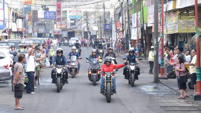 Naik Motor Custom, Jokowi Blusukan ke Pasar Anyar Tangerang