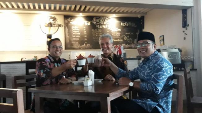 Anies Ngopi Bareng Ridwan Kamil dan Ganjar Pranowo di Balai Kota