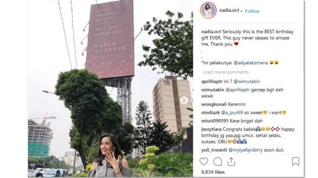 Cara Lelaki Ini Lamar Kekasihnya Bikin Baper Warganet