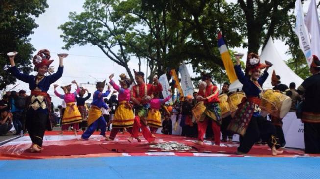 Pembukaan Tour de Singkarak (TdS) 2018, Minggu (4/11/2018). (Dok: Kemenpar)