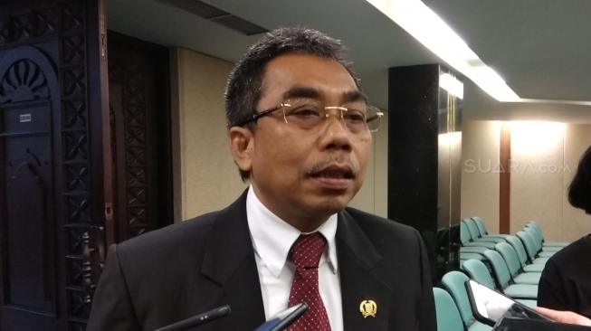 Ketua Fraksi PDIP DPRD DKI Jakarta Gembong Warsono. (Suara.com/Chyntia Sami B)