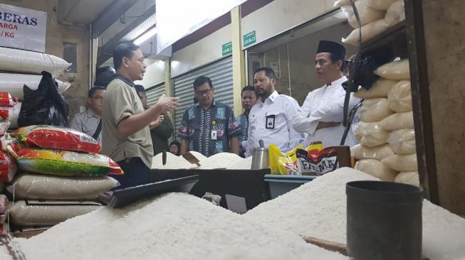 Menteri Pertanian, Andi Amran Sulaiman, sidak ke Pasar Induk Beras Cipinang (PIBC), Jakarta, Kamis (8/11/2018) pagi. (Dok: Kementan)