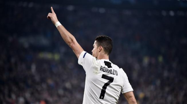 Pemain Juventus Cristiano Ronaldo rayakan golnya ke gawang Manchester United dalam laga Grup H Liga Champions yang berlangsung di Allianz Stadium, Kamis (8/11/2018) [AFP]