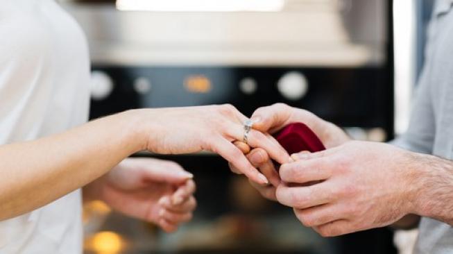 Ilustrasi cincin pertunangan. (Shutterstock)