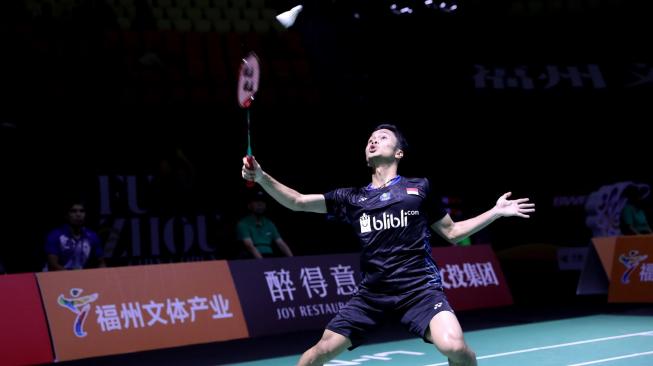 Pebulutangkis tunggal putra Indonesia, Anthony Sinisuka Ginting, tampil di ajang Fuzhou China Open 2018. [Humas PBSI]