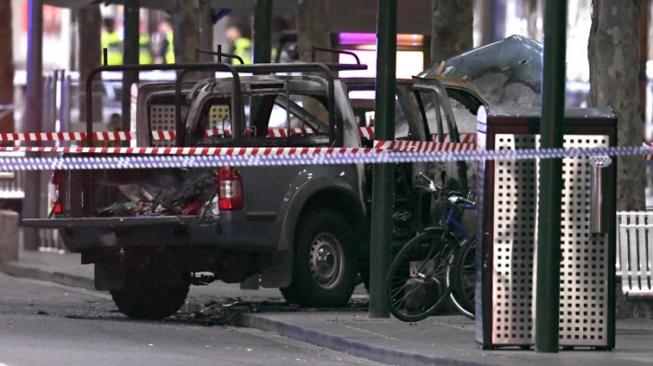 Mobil pikap yang digunakan pelaku aksi teror yang terjadi di jalan Bourke, Melbourne, Australia, Jum'at (9/11/2018) [AFP] 