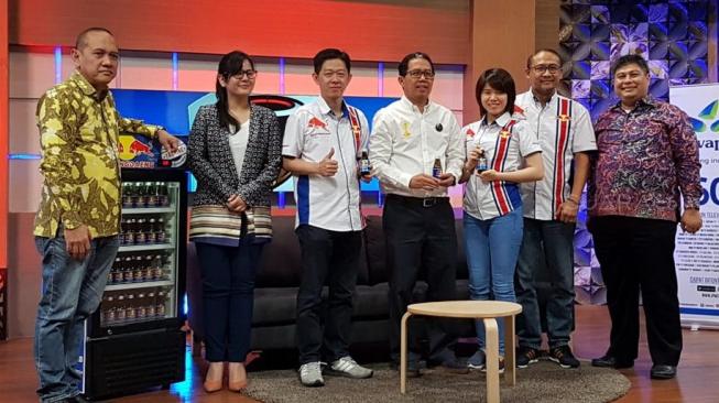 Wakil Ketua Umum PSSI Joko Driyono (tengah) dalam pengundian atau drawing babak 64 Besar Piala Indonesia 2018 di Gedung Graha Pena, Jakarta, Sabtu (10/11/2018). [Suara.com/Adie Prasetyo Nugraha]