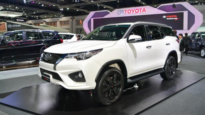 Toyota Fortuner TRD Sportivo versi sebelumnya, yang dipamerkan di Thailand [Shutterstock].