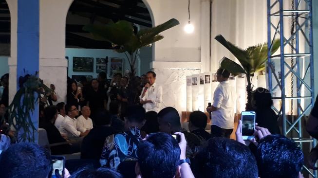 Ketika Jokowi Malam Mingguan dengan Anak Muda Bandung