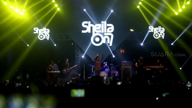 3 Momen Sheila On 7 Dipaksa Turun Panggung