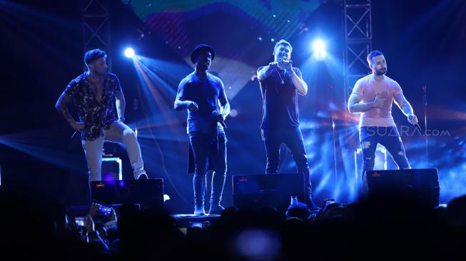 Boy Band Blue Ajak Penonton Nostalgia di The 90's festival