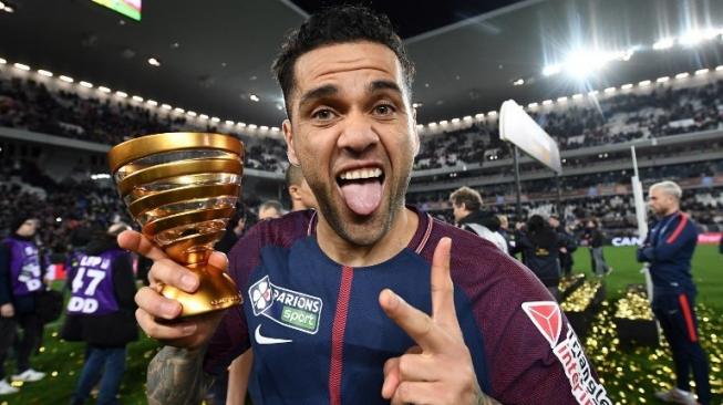 Dani Alves Berhasrat Main di Liga Inggris Sebelum Pensiun