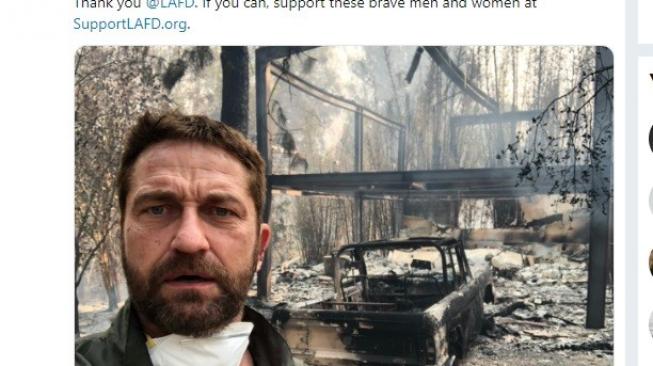 Gerard Butler dan bangkai mobil [Twitter: @GerardButler].