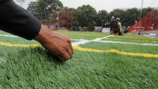 Suasana markas latihan Persija Jakarta  yang sedang dalam  proses pembangunan di Wisma Aldiron di kawasan Pancoran, Jakarta Selatan, Senin (12/11).  (Suara.com/Fakhri Hermansyah)