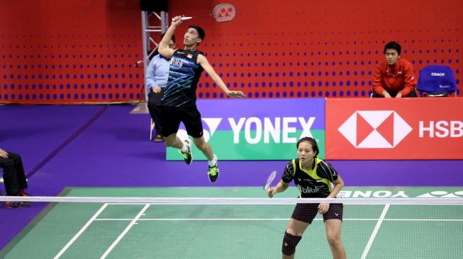 Pasangan ganda campuran Indonesia, Ronald Alexander/Annisa Saufika, melaju ke babak kedua Hong Kong Open 2018 usai menaklukkan Zhang Nan/Li Yinhui (Cina), 21-14 dan 21-15, Selasa (13/11/2018). [Humas PBSI]