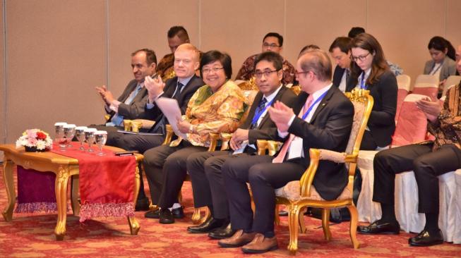 Menteri Lingkungan Hidup dan Kehutanan (LHK), Siti Nurbaya, saat membuka konferensi 14th Asia Pacific Roundtable on Sustainable Consumption and Production (APRSCP), di Balai Kartini, Jakarta, Senin (12/11/2018). (Dok: KHLK)