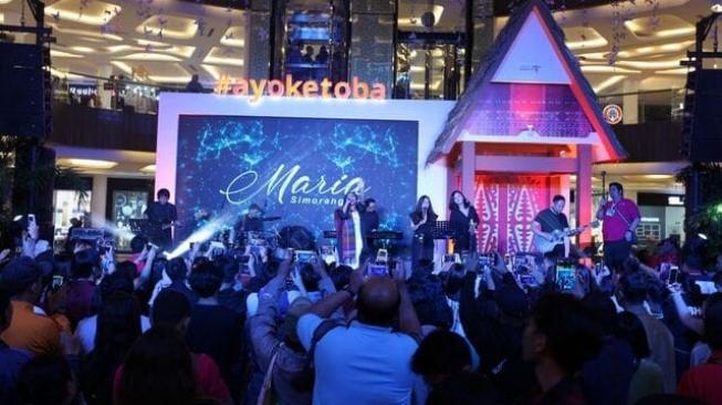 Maria Simorangkir di acara Sales Mission Danau Toba, di Trans Mall Studio, Bandung, yang digelar 9-11 November 2018. (Dok: Kemenpar)