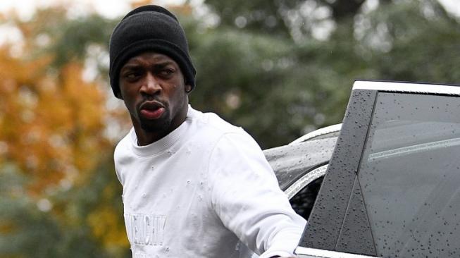 Pemain Barcelona dan juga timnas Prancis Ousmane Dembele tiba di lokasi latihan Les Bleus, Senin (12/11/2018) [AFP]