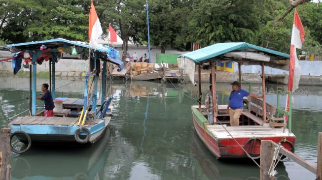 Jasa Perahu Eretan Tetap Bertahan Di Ibu Kota