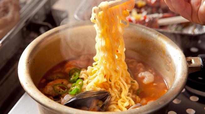 Pencinta Ramen Harap Waspada, Bisa Sebabkan Stroke Berujung Kematian