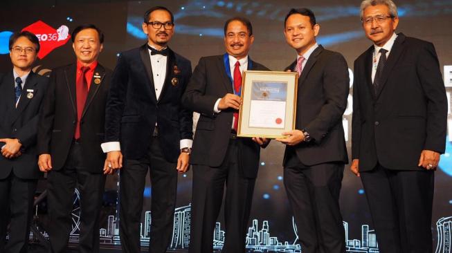 Wow, Menpar Raih AFEO Distinguished Honorary Fellow di Singapura