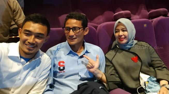 Istirahat Kampanye, Sandiaga Uno Pilih Nonton Film Bareng Istri