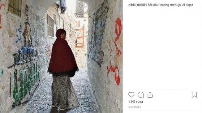 Nicky Astria saat mengunjungi Palestina. (Instagram)