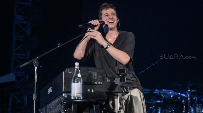 Charlie Puth Tawarkan Diri Sebagai Pembuat Musik untuk Friends Reuni