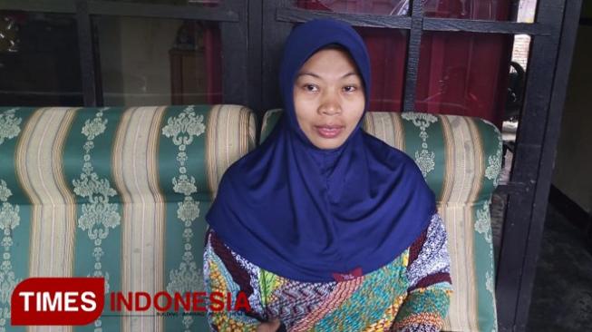 Baiq Nuril, Korban pelecehan seksual oleh kepala sekolah SMAN 7 Mataram Muslim. [Anugrah Dany/TIMES Indonesia]