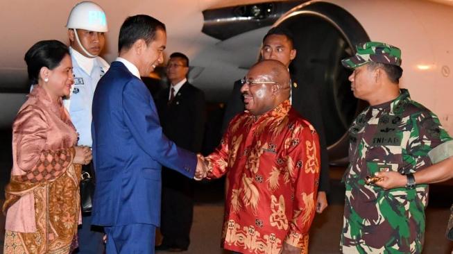 Jokowi Tiba di Merauke Usai Hadiri KTT ASEAN di Singapura