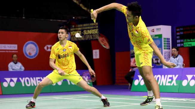 Pasangan ganda putra Indonesia, Fajar Alfian/Muhammad Rian Ardianto, melaju ke semifinal Hong Kong Open 2018 usai menumbangkan pasangan Cina Taipei, Lee Jhe-Huei/Lee Yang, Jumat (16/11/2018), dengan skor 21-17 dan 25-23. [Humas PBSI]