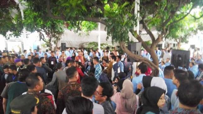 Panas! JK Orasi Ilmiah, Mahasiswa Unisba Aksi Selotip Mulut