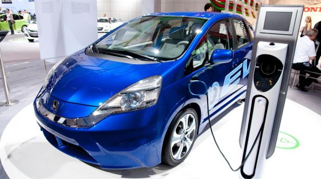 Honda memperkenalkan mobil listrik mereka dalam pameran di 64th Internationale Automobil Ausstellung (IAA), Frankfurt, Jerman, 25 September 2011. [Shutterstock]