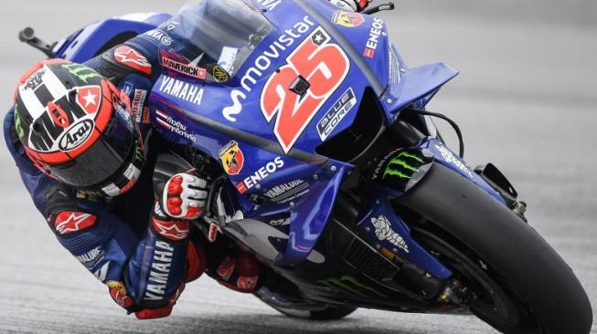 Pebalap Movistar Yamaha, Maverick Vinales, menjalani sesi kualifikasi MotoGP Malaysia di Sirkuit Sepang, Sabtu (3/11/2018). [AFP/Mohd Rasfan]