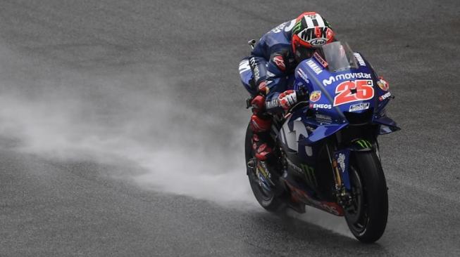 Pebalap Movistar Yamaha, Maverick Vinales, menjalani sesi kualifikasi MotoGP Malaysia di Sirkuit Sepang, Sabtu (3/11/2018). [AFP/Mohd Rasfan]